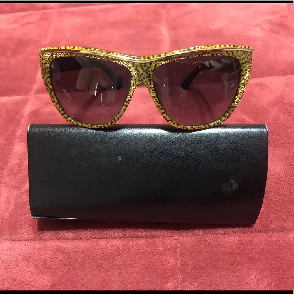 FENDI Fancy Squared Tinted Sunglasses 🕶